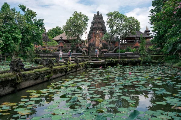 Lotus pond in Saraswati temple in Ubud — Stock Photo, Image