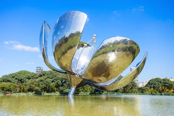 Floralis Generica, Buenos Aires — Stock Photo, Image