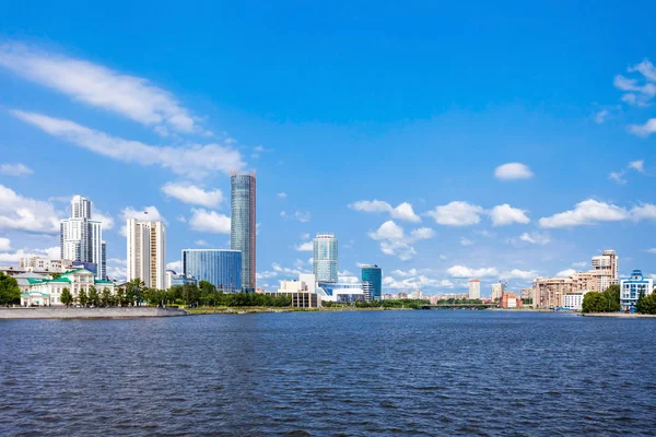 Jekaterinburg Centrum Skyline Och Iset Floden Ekaterinburg Rysslands Fjärde Största — Stockfoto