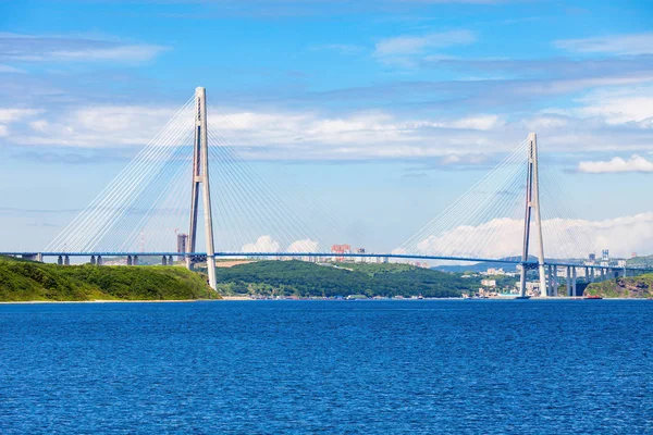 Roesski Russisch Bridge, Vladivostok — Stockfoto