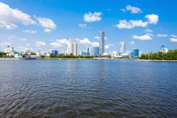 Jekaterinburg Centrum Skyline Och Iset Floden Ekaterinburg Rysslands Fjärde Största — Stockfoto