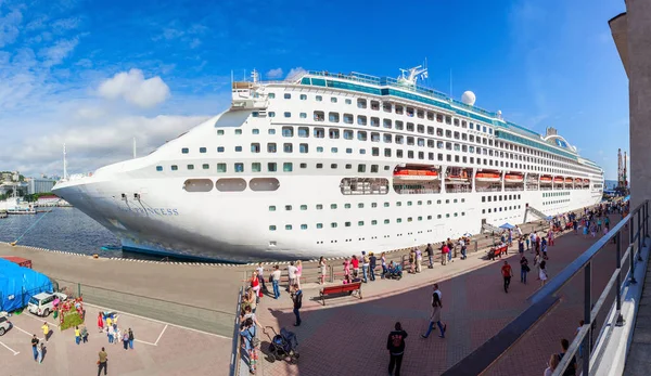 Vladivostok passenger sea port — Stock Photo, Image