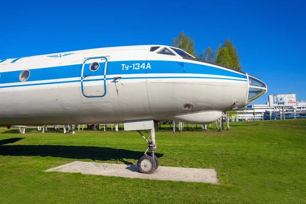 Das Flugzeug tupolev tu-134 — Stockfoto