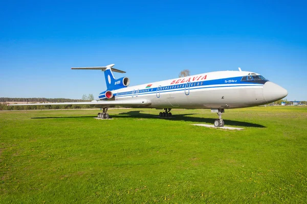 De Tupolev Tu-154 vliegtuigen — Stockfoto