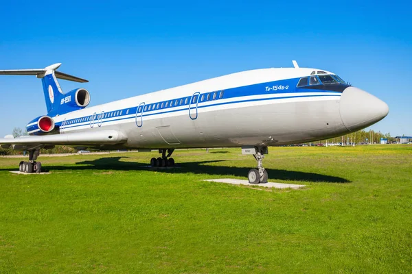Das Flugzeug tupolev tu-154 — Stockfoto