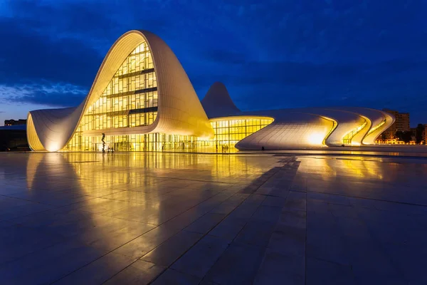 Центр Гейдара Алиева, Баку — стоковое фото
