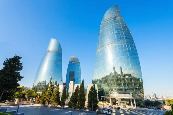 Torres de chama em Baku — Fotografia de Stock