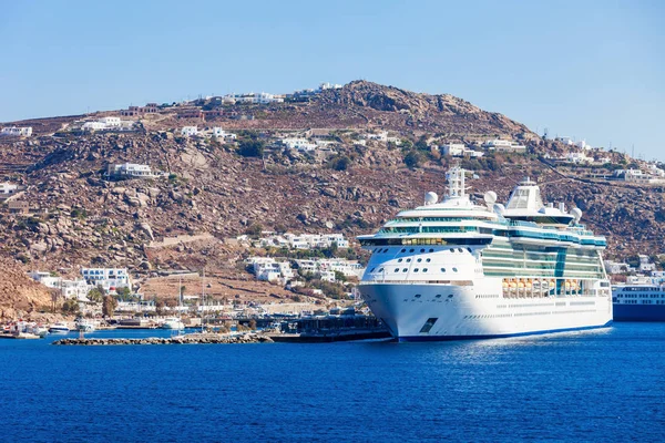 Nave da crociera isola di Mykonos — Foto Stock