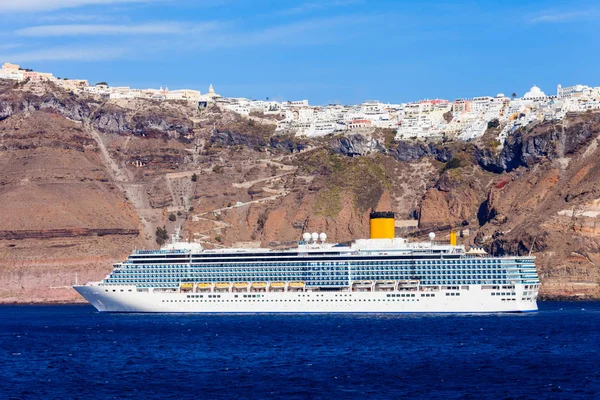 Nave da crociera, isola di Santorini — Foto Stock