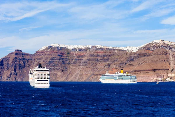 Nave da crociera, isola di Santorini — Foto Stock