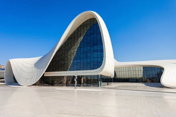 Центр Гейдара Алиева, Баку — стоковое фото