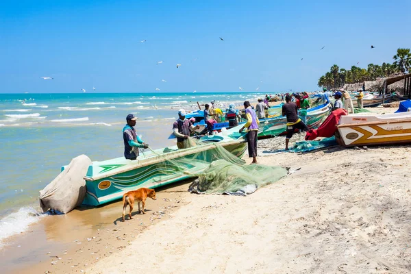 Fishermans på Talaimannar beach — Stockfoto