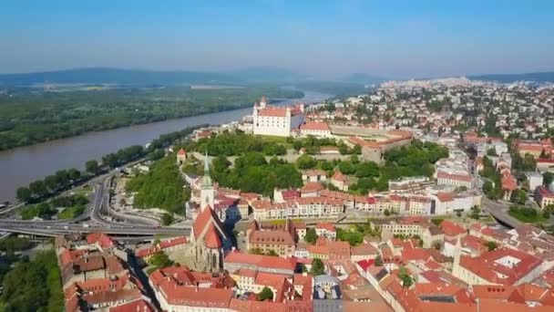 Bratislava Kasteel uitzicht vanuit de lucht — Stockvideo