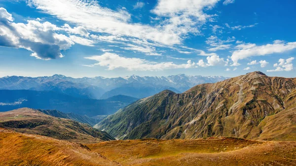 Maiores montanhas do Cáucaso — Fotografia de Stock