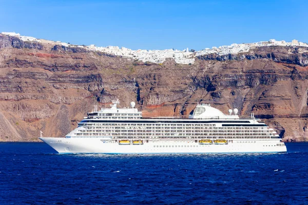Nave da crociera, isola di Santorini — Foto Stock