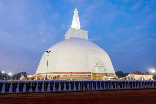 Ruwanwelisaya Stupa in Anuradhapura, Sri Lanka — Stockfoto