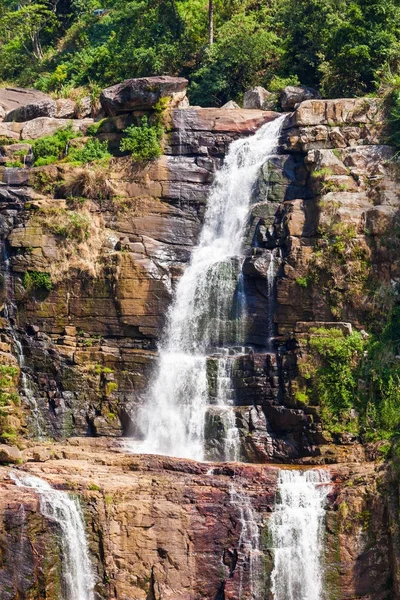 Cachoeira de ramboda, sri lanka. — Fotografia de Stock