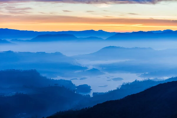 Adams Peak vue sur le lever du soleil — Photo