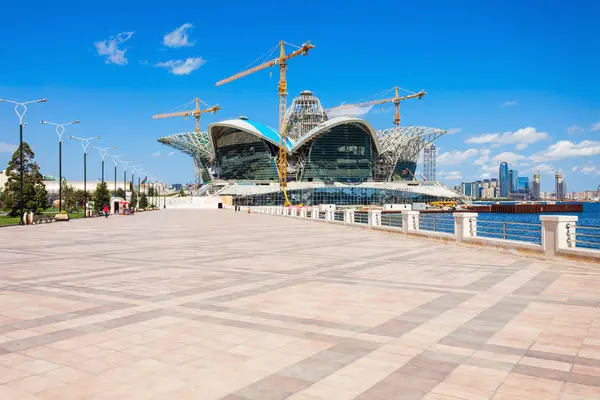 Kaspisches Einkaufszentrum am Wasser, baku — Stockfoto