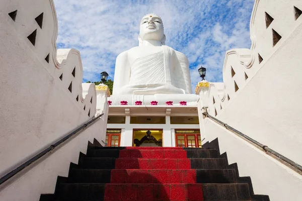 Статуя Будди Віхар Bahirawakanda — стокове фото