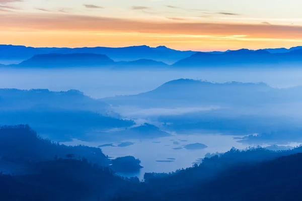 Adams Peak vue sur le lever du soleil — Photo