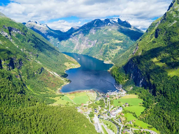 Geiranger en Geirangerfjord, Noruega —  Fotos de Stock