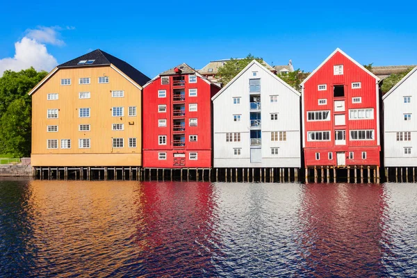 Färgglada gamla hus, Trondheim — Stockfoto