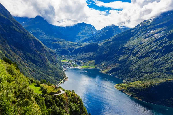 Geiranger a Geirangerfjord, Norvegia — Foto Stock