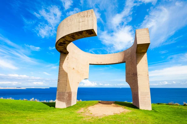 Lofrede op Horizon monument, Gijon — Stockfoto