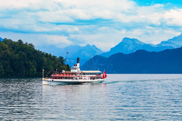 Tourist cruise boat, Lucerne Lake — Stock Photo, Image