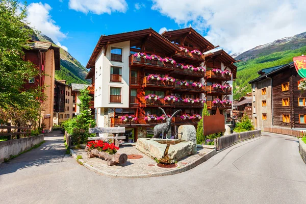Maisons traditionnelles à Zermatt, Suisse — Photo