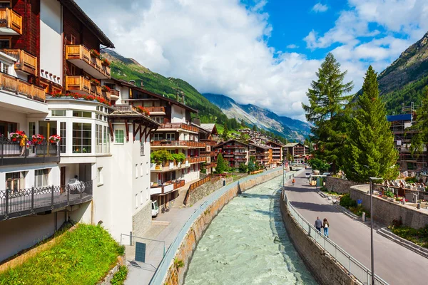 Maisons traditionnelles à Zermatt, Suisse — Photo