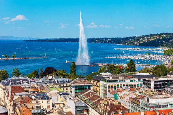 Fontaine à jet d'eau à Genève — Photo