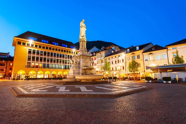 Plaza principal Waltherplatz en Bolzano — Foto de Stock