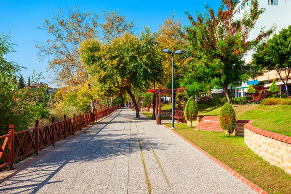 터키의 만나바 강 근처에 있는 산책로 — 스톡 사진