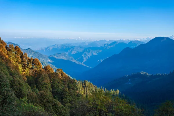 Гімалаї панорамний ландшафт гір (Індія). — стокове фото