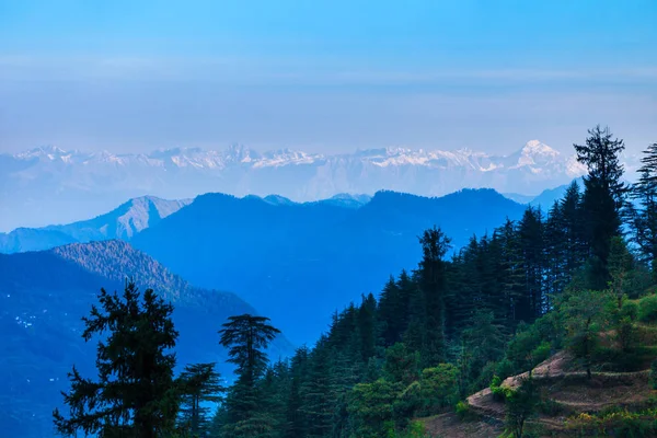 Himalaya montagne paesaggio panoramico, India — Foto Stock