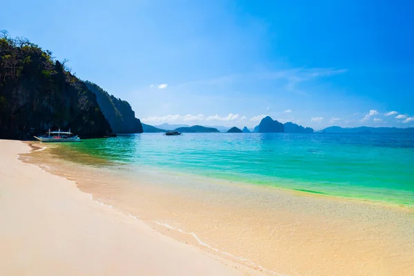 Spiaggia Con Sabbia Bianca Palme Cocco Acqua Turchese Nella Provincia — Foto Stock