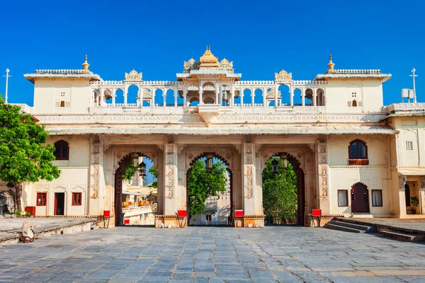 Udaipur City Palace Brama Wejściowa Wieża Mieście Udaipur Jest Jedną — Zdjęcie stockowe