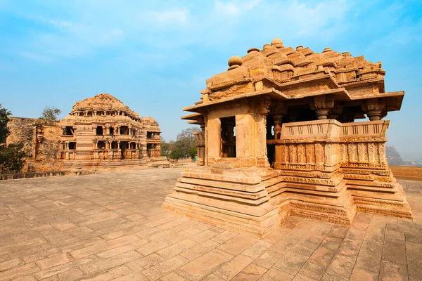 萨巴湖寺 Sasbahu Temple 或Sas Bahu Mandir是印度中央邦Gwalior市的一座后来的孪生寺庙 — 图库照片
