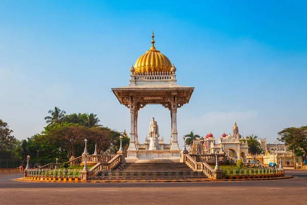 Statua Del Maharaja Chamarajendar Wodeyar Nel Centro Della Città Mysore — Foto Stock