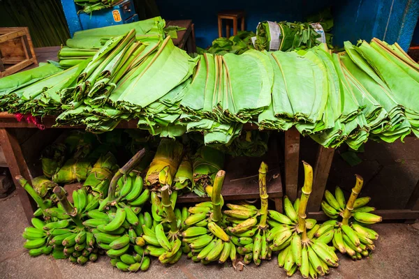 Bananen Und Ihre Blätter Auf Dem Lokalen Markt Indien — Stockfoto