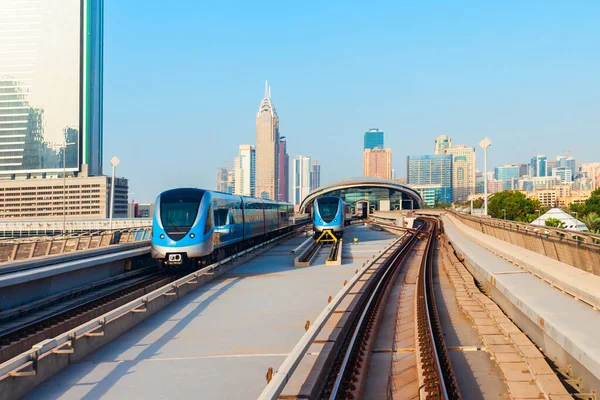 Bahn Und Skyline Von Dubai Den Vereinigten Arabischen Emiraten — Stockfoto