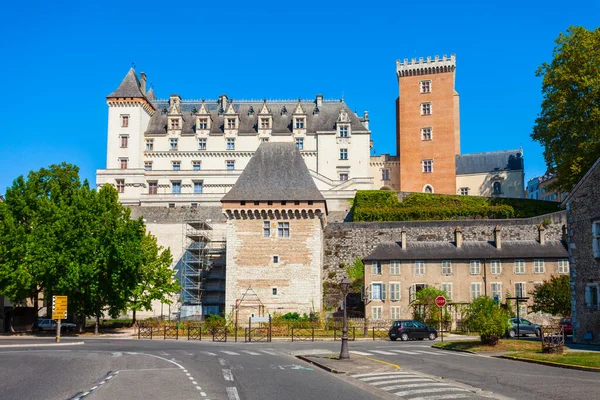 シャトー ポーは フランスのパウ市の中心部にある城です — ストック写真