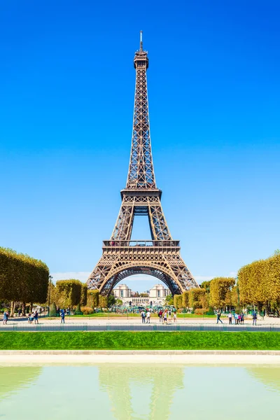 Torre Eiffel Tour Eiffel Una Torre Celosía Hierro Forjado Campo — Foto de Stock