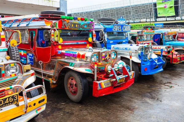 Manila Filipinas Febrero 2013 Los Jeepneys Son Transporte Público Popular — Foto de Stock