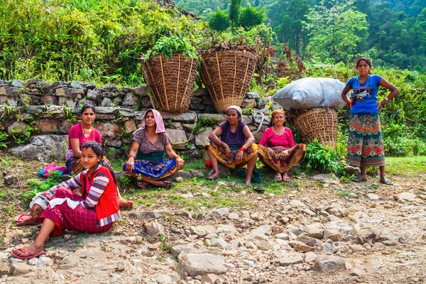 Pokhara Nepal Maj 2012 Oidentifierade Nepalesiska Kvinnliga Bönder Får Vila — Stockfoto