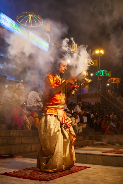 Varanasi India April 2012 Ganga Aarti Een Ceremonie Uitgevoerd Ter — Stockfoto
