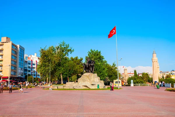 土耳其安塔利亚 2014年9月14日 共和国广场是土耳其安塔利亚老城或卡莱奇的主要广场 — 图库照片