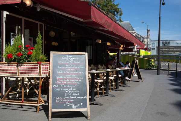 Menü igazgatótanács kívül egy francia étterem — Stock Fotó